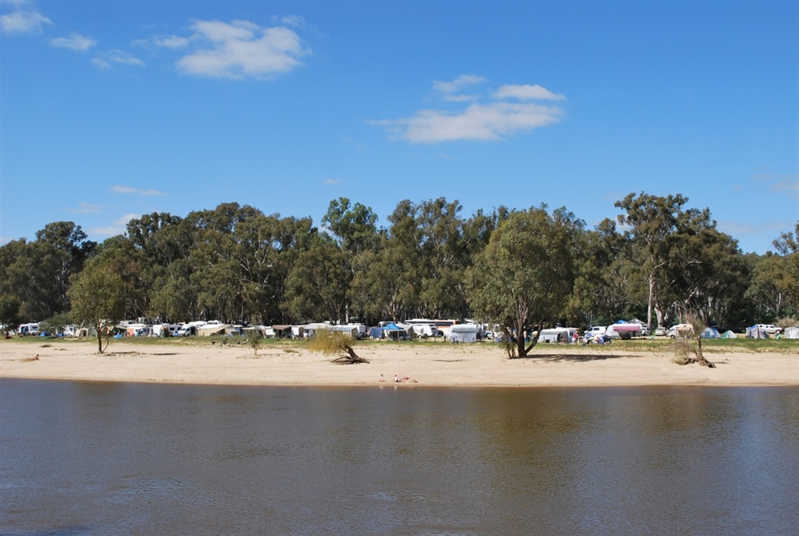 Tocumwal_Town_Beach_009-1030x690.jpg